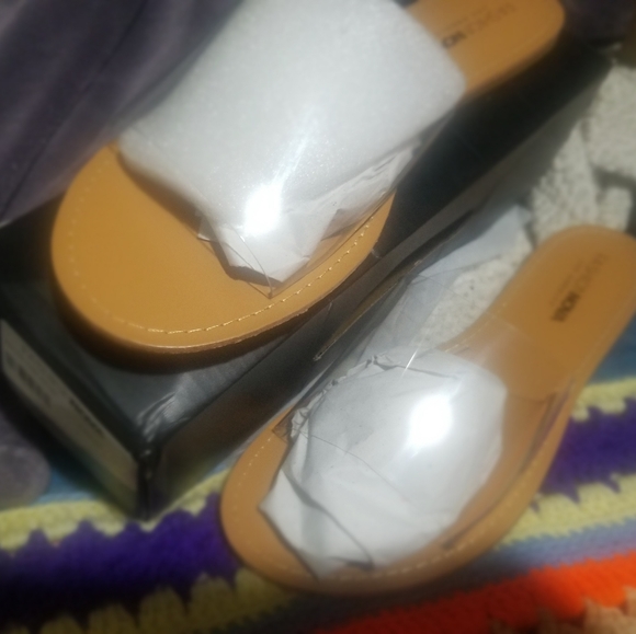 Fashion Nova Clear Sandals - Picture 3 of 6